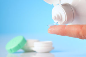 nettoyer les lentilles de contact